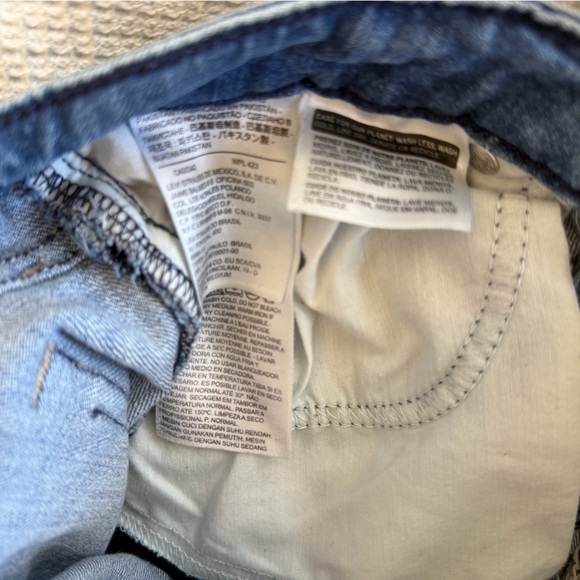 Levi's Jeans Clam Digger Capri Blue Denim Medium Distressed Wash Women's 4 Cuffs - Picture 6 of 7